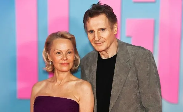 Romance de película: Pamela Anderson y Liam Neeson están en pareja
