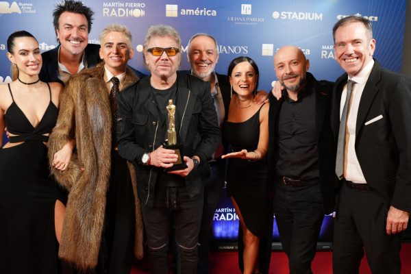 Beto Casella con Nadie nos para y Un buen momento se llevaron el Oro en el Martín Fierro de Radio 2025: todos los ganadores