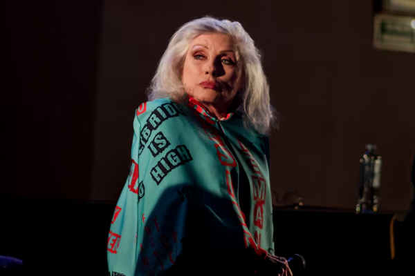 Drogas y cirugías estéticas: Debbie Harry, la cantante de Blondie, habló sobre los momentos más oscuros de su vida