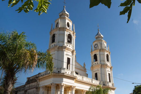 “La petit París”: la ciudad junto al río Paraná que tiene uno de los teatros más antiguos del país