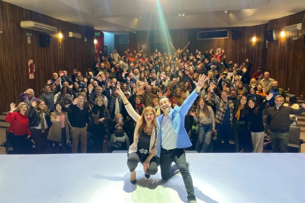 Constanza Espejo presentó en Argentina su obra El Huevo, a la que sumó una convocante gira formativa