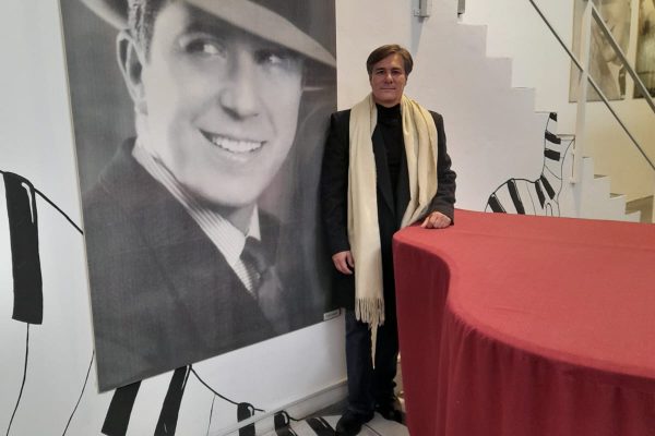 Cristian Palacios presenta Gardel Romántico