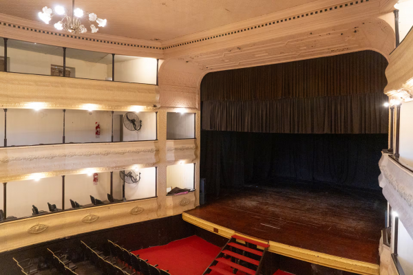 Monumento Histórico Nacional: un inmigrante italiano, rebeliones y fantasmas en la historia del teatro más antiguo de la Argentina