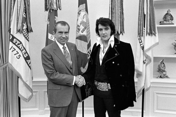 El día que Elvis Presley le regaló una pistola a Nixon y pidió ser agente encubierto