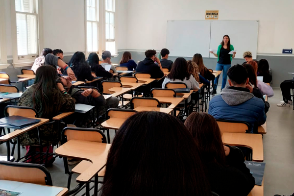 Solo 10 de cada 100 estudiantes terminan la escuela secundaria en tiempo y forma