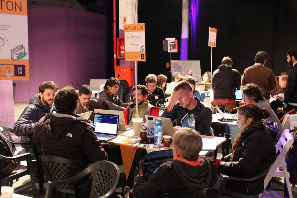 Se realiza la Media Party 2025, el encuentro de profesionales de medios para reinventar el periodismo con IA