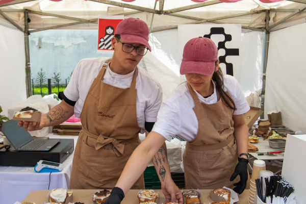 La Feria Francesa celebra la primavera con macarons, croissants, quesos y visitas a la embajada de Francia