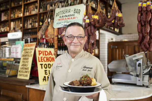 Platos XL y en promoción: cuáles son los más de 70 bodegones con 30% de descuento y menús especiales