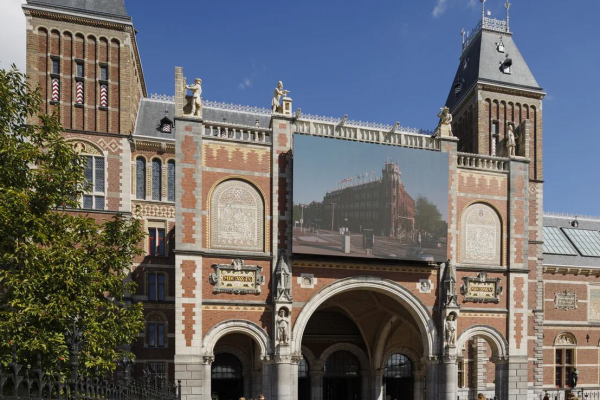 El Rijksmuseum celebra los 750 años de Ámsterdam con el documental de Steve McQueen sobre la ocupación nazi