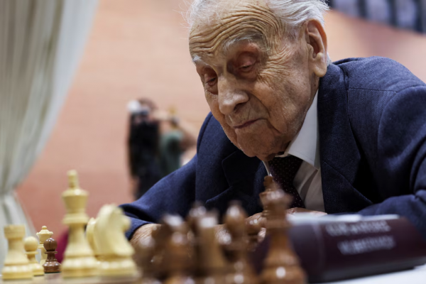 El secreto para la longevidad de Manuel Álvarez Escudero, el ajedrecista que compite a los 104 años