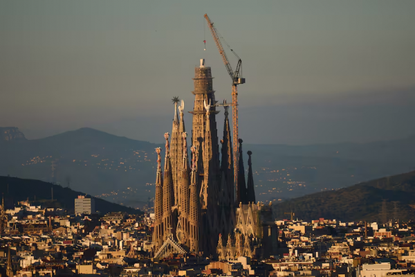 La Sagrada Familia de Barcelona alcanzó los 162 metros de altura y se convirtió en la iglesia más alta del mundo
