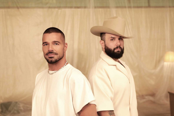 Ricky Martin y Carín León lanzaron  la nueva versión del exitoso tema ‘A Medio Vivir’