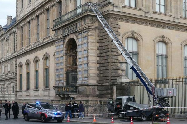 Robo de joyas en el Louvre: Reconoció el ministro de Justicia de Francia que los servicios de seguridad fallaron