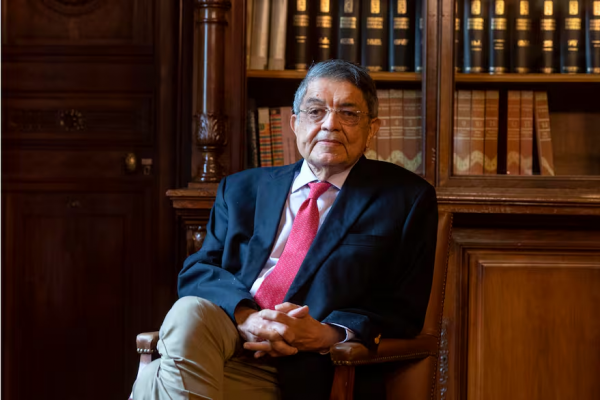 Sergio Ramírez ganó el premio de la bienal Vargas Llosa con un “prodigioso artefacto literario experimental”