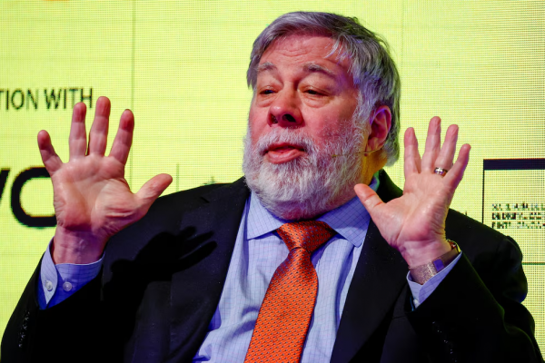 Steve Wozniak, Elon Musk y más figuras tecnológicas piden frenar el avance de la IA que pone en riesgo a la humanidad