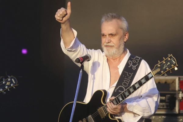 David Lebón en primera persona: Publicaron su autobiografía «La magia de estar aquí»