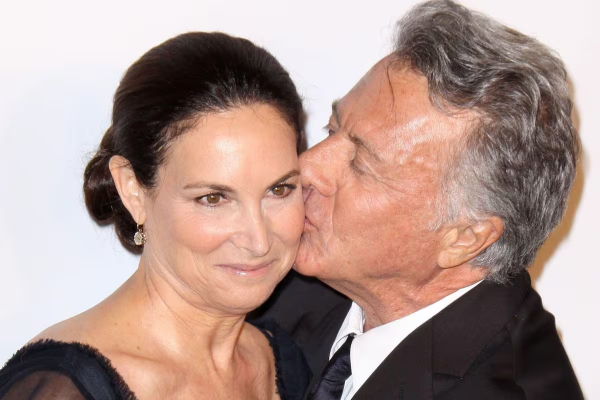 Dustin y Lisa Hoffman: fueron vecinos, se reencontraron en un funeral y llevan 45 años juntos