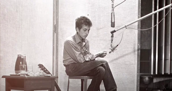 Bob Dylan lanza un monumental box set de ocho CD‘s con sus primeras grabaciones
