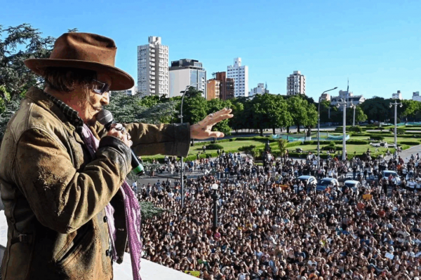 Johnny Depp fue declarado «visitante ilustre» en La Plata y brindó una masterclass: “Argentina tiene una cultura sorprendente; París no fue nada comparada con Buenos Aires”