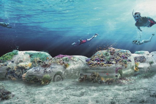 El embotellamiento más ecológico del mundo está bajo el mar: es la nueva obra de Leandro Erlich que se transformará con miles de corales