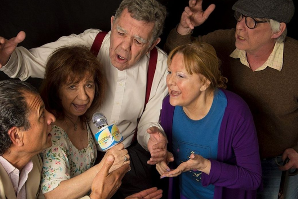 «Por mano propia», la tragicomedia que denuncia el maltrato en los geriátricos