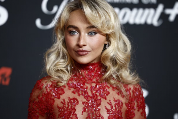 Sabrina Carpenter será la protagonista de un musical basado en “Alicia en el país de las maravillas”