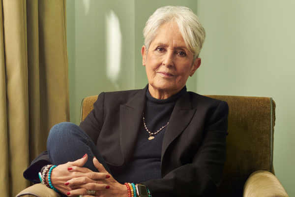 Joan Baez rejuvenece junto a Taylor Swift y Jesse Welles: “Necesitamos nuevos himnos”