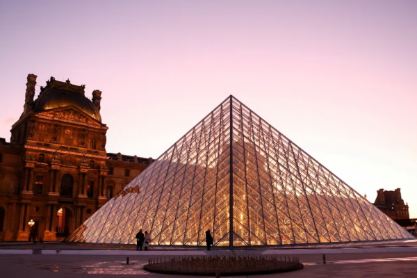Un nuevo escándalo sacude al Museo del Louvre: una pérdida de agua arruinó cientos de documentos egipcios