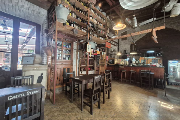 Cafetines de Buenos Aires: una vieja pulpería de San Telmo reabre con un proyecto social de La Colifata, arte y comida artesanal