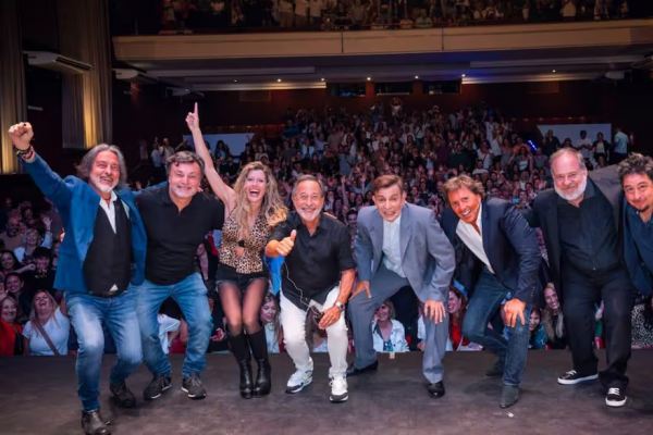 Martín Bossi debutó en Mar del Plata con un invitado muy especial y Pedro Alfonso estuvo acompañado por su familia en Carlos Paz