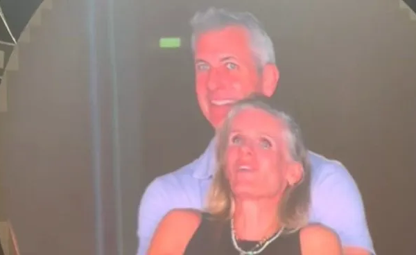 La mujer del video viral del recital de Coldplay rompió el silencio: «Estaba avergonzada y horrorizada»