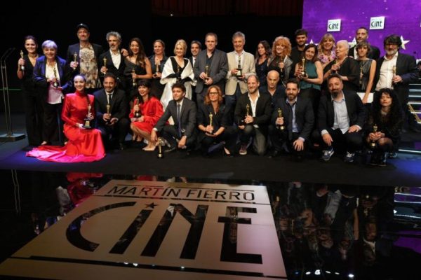 Martín Fierro de Cine y Series: “El Eternauta” y Natalia Oreiro fueron los grandes ganadores en una noche llena de emoción