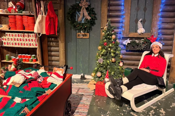 Es argentina y trabaja en el hotel de Papá Noel en el Polo Norte: “La locura por la Navidad es total, ya tenemos reservas para 2027”