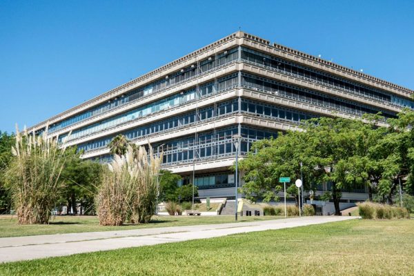 Las universidades argentinas caen en el ranking Times: no hay ninguna entre las 50 mejores de la región