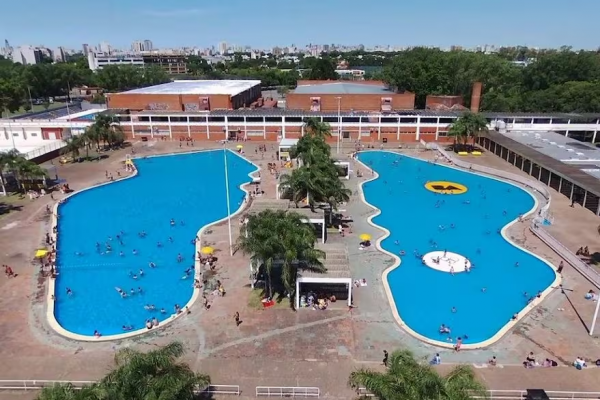 Parques con piletas públicas en CABA: el listado completo para el verano 2026