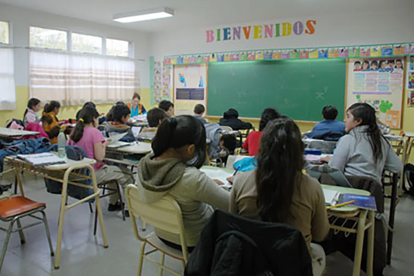 Afirman que la lectura guiada de textos literarios complejos mejora la comprensión lectora