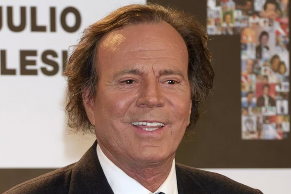 Julio Iglesias pide archivar la causa abierta contra él por agresión sexual ante “la falta de jurisdicción”