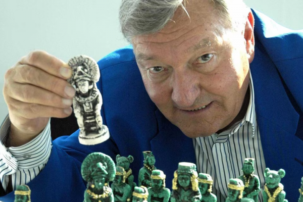 Murió Erich von Däniken, el bestseller que convirtió a los alienígenas en protagonistas de la historia humana