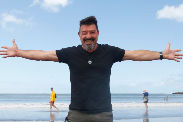 Damián de Santo: por qué no vive con su esposa, sus experiencias con ovnis y el día que el fuego lo cercó