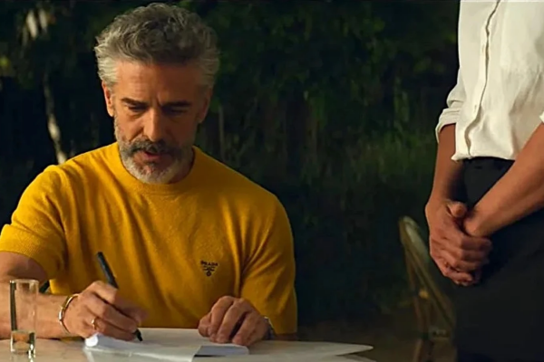 Potentes imágenes e intensos diálogos en el tráiler de ‘Amarga Navidad’ de Almodóvar