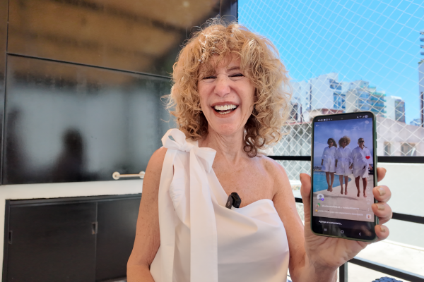 Se jubiló a los 63, no sabía usar Instagram y hoy inspira a miles: la historia de Silvina Zuckerberg, la “Abuela Canchera”