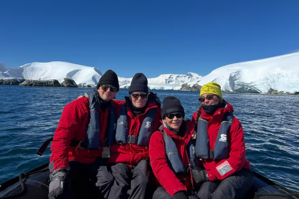 “¡Saludos desde la Antártida!”. Las vacaciones de Michael Douglas, Catherine Zeta-Jones y sus hijos en el Sur