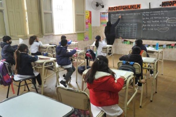Cae 27% la matrícula escolar: ¿hacia aulas de 12 alumnos por docente?
