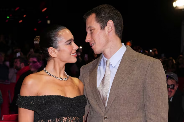 Berlín 2026: entre las tensiones políticas y el glamour de Dua Lipa en la alfombra roja