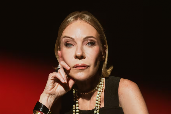 Inés Estévez: su deseo de escapar del estereotipo y por qué siente que, aunque “no encaja” en este mundo, el trabajo la salva