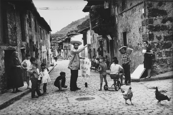 “Viva el arte vivo”. Alberto Greco y su leyenda disruptiva se despliegan en el Reina Sofía