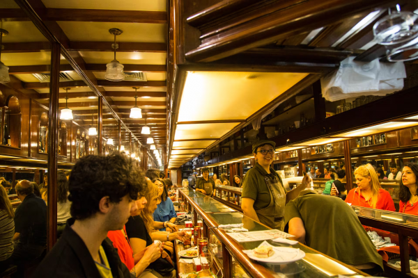 Recorrido de Verano por los Bares Notables de la ciudad para descubrir nuevas historias y propuestas gastronómicas