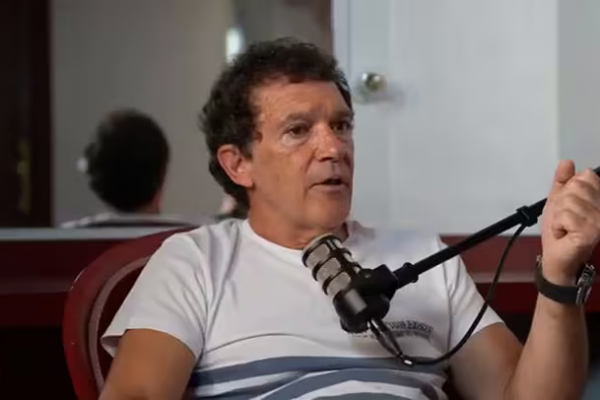 Antonio Banderas criticó sin filtro a Hollywood y reflexionó sobre el peso de la fama: “Te puede arrollar”