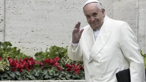 Furor de musicales en calle Corrientes: llega el del Papa Francisco