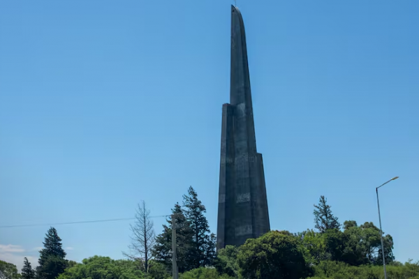 La historia de amor y tragedia detrás del segundo monumento más alto del país
